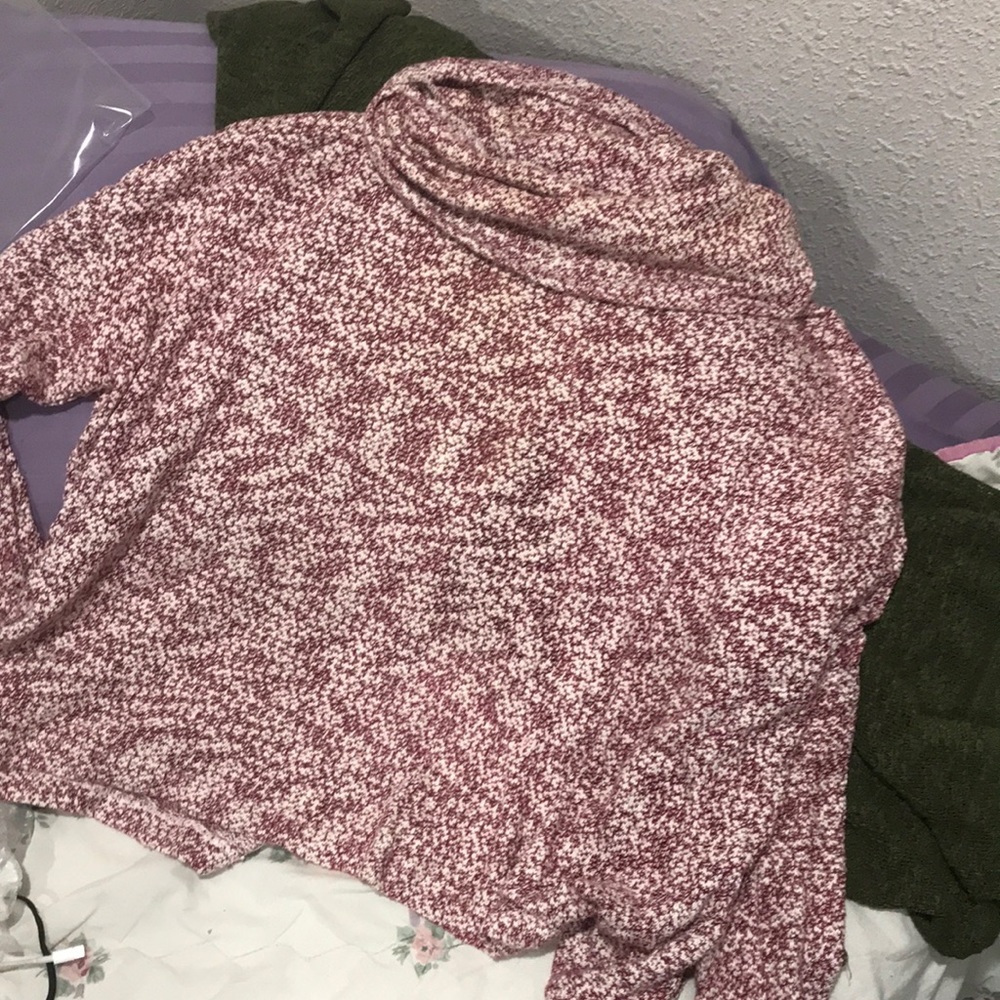 turtleneck longsleeve with slit in back